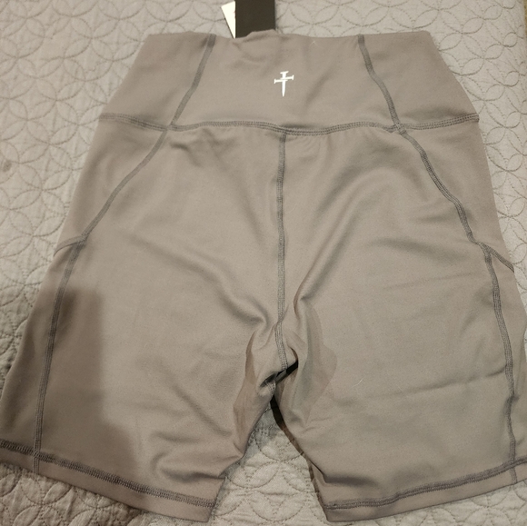 New with Tags 3 Nails Three Nails Workout Power Shorts Grey M - Picture 4 of 7